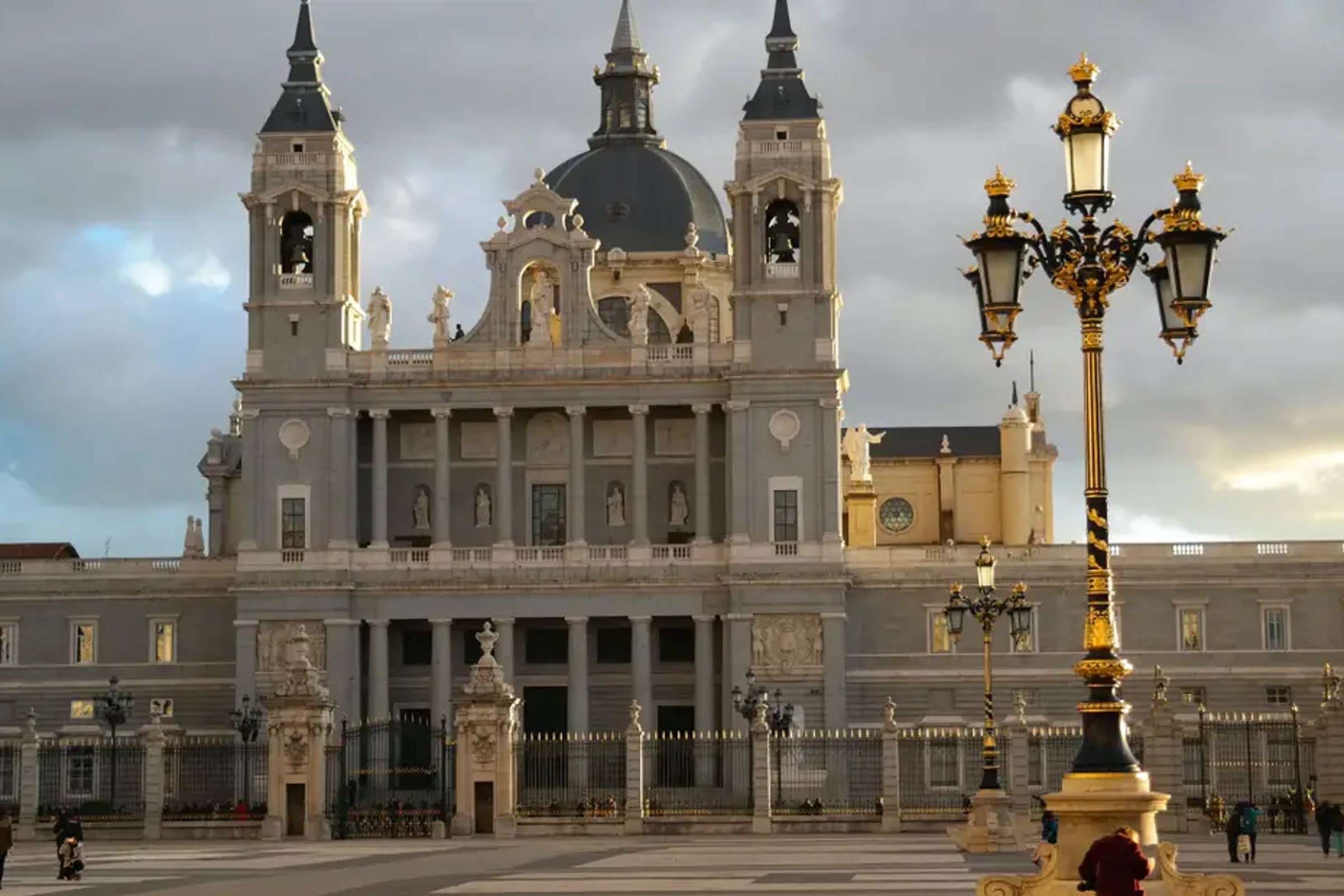 Royal Palace of Madrid Guided Tour with Fast Track Access